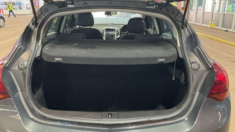 2014 Vauxhall Astra 1.6 16v SRi Euro 5 5dr HATCHBACK Petrol Manual