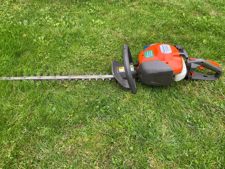 Husqvarna  122hd60 petrol  hedge trimmer 