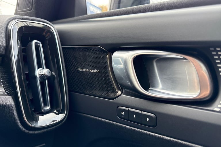 2022 Volvo XC40 2.0 B4 MHEV Ultimate SUV 5dr Petrol Hybrid DCT Auto Euro 6 (s/s) (197 ps) ESTATE ...