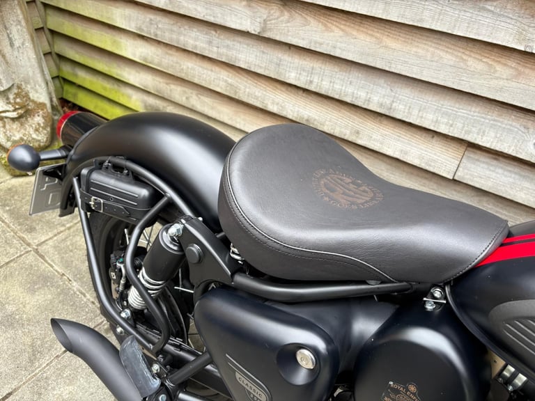 2023 / 23 Royal Enfield CLASSIC 350 £3500 Black 201 miles.