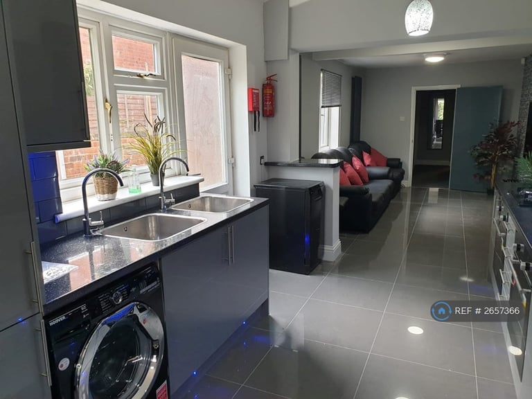10 bedroom house in Erleigh Road, Reading, RG1 (10 bed) (#2657366)