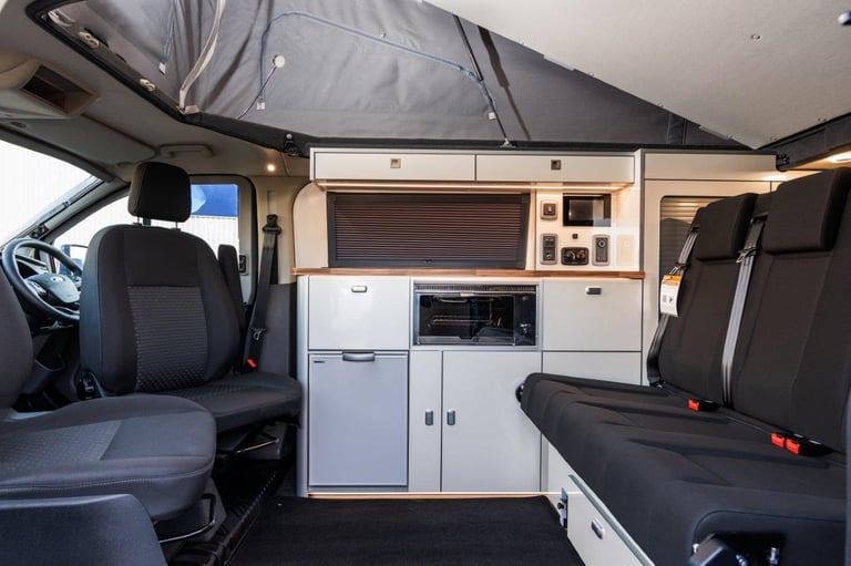 Wellhouse Maxus D7 Elevating Roof