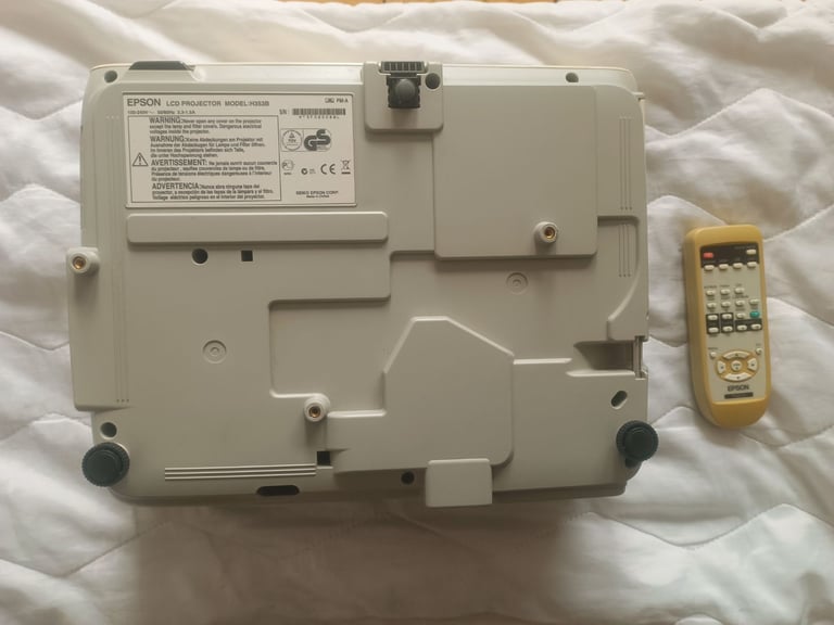 Epson LCD Projector model H353B with original remote control and power cable FAULTY