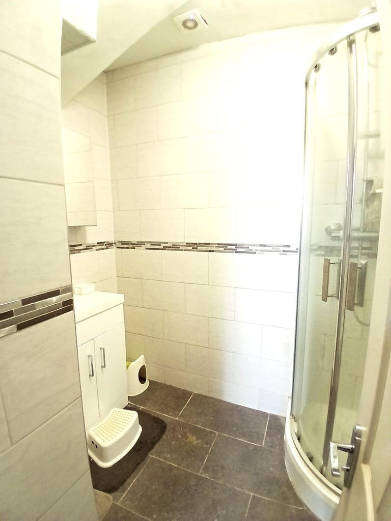 Double Bed Single Room for a Single Person Close to Dartford Train