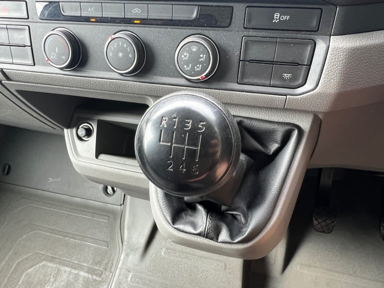 VOLKSWAGEN CRAFTER CR35 2.0 TDI 140PS FWD STARTLINE BOX VAN 21 REG 49,000 MILES