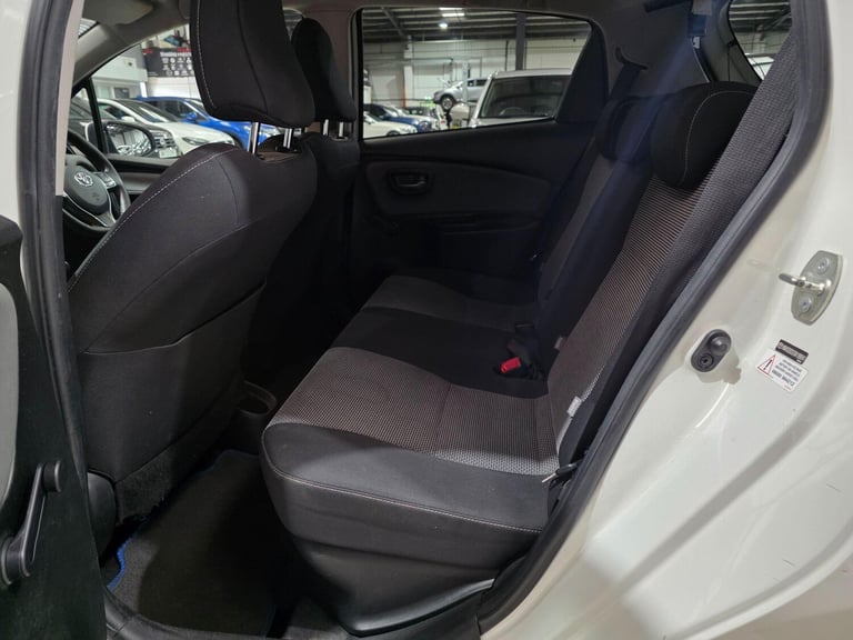 2015 Toyota Yaris 1.5 VVT-h Sport E-CVT Euro 6 5dr HATCHBACK Petrol/Electric Hybrid Automatic