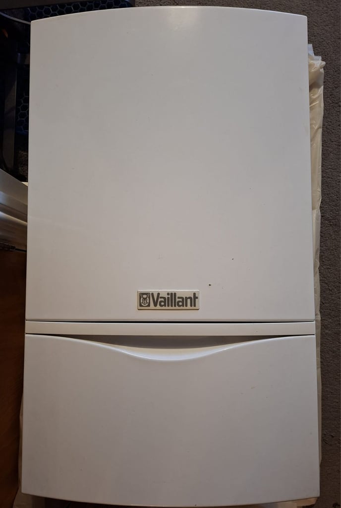 Vaillant Ecotec Plus 824 R1 Combi boiler