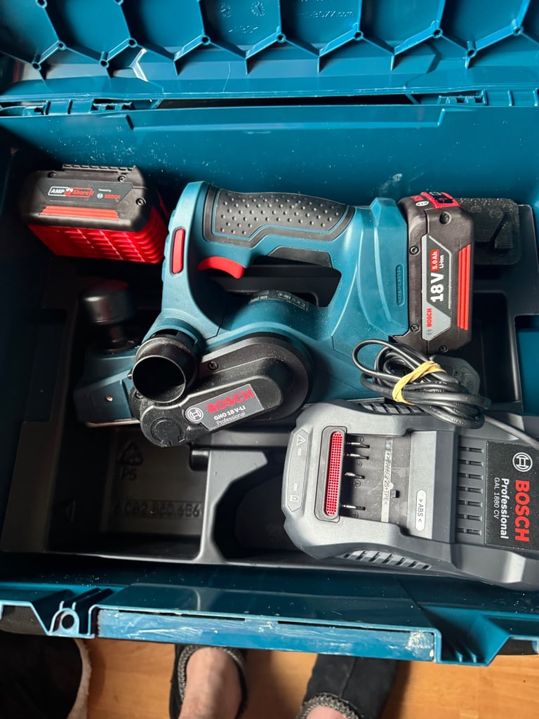 Bosch tools 18v planer set comes with batteries and charger set 