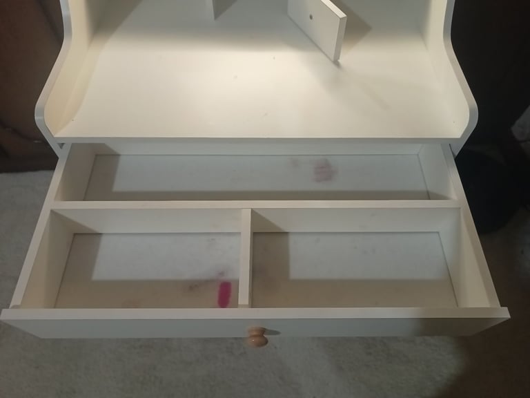 Zeaper dressing table with LED lights