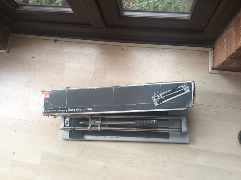 Tile cutter as new bargain