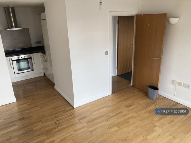 bedroom flat in Icon Building, Ilford, IG1 (1 bed) (#2653951