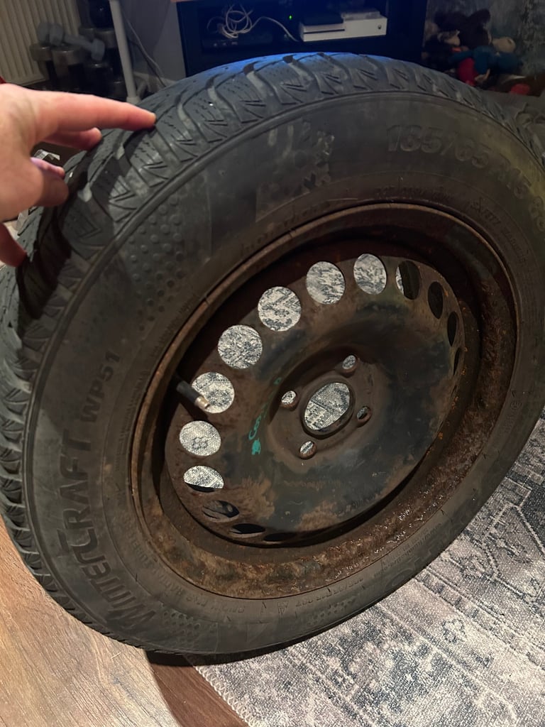 Tyre and rim 15 inch 4 stud 