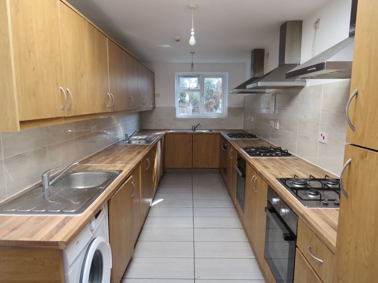 5 bedroom 3 bath house for rent in Southall UB2