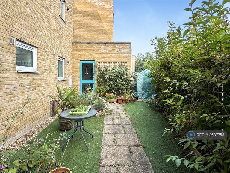 2 bedroom flat in Ainsworth Place, Cambridge, CB1 (2 bed) (#2637758)
