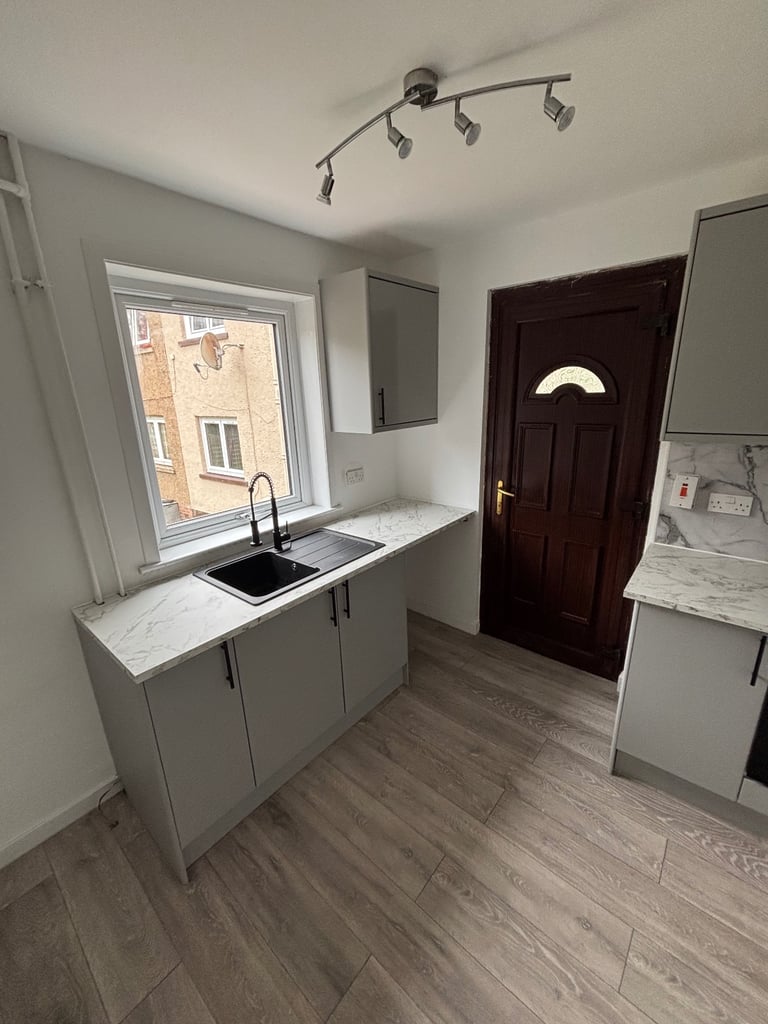 🌟 Newly Refurbished 2-Bed End-Terrace  – Available Now 🌟