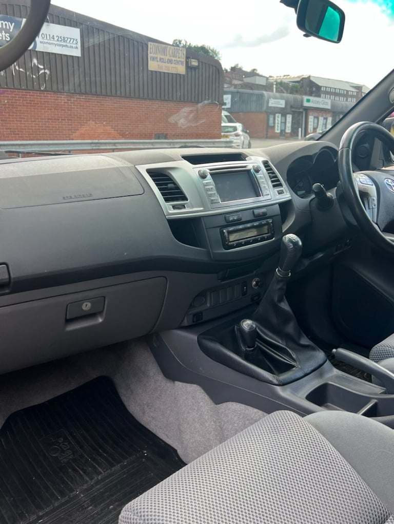 2013 Toyota Hilux 3.0 D-4D Invincible Pickup Double Cab 4dr Diesel Manual 4WD Euro 5 (171 ps) PIC...