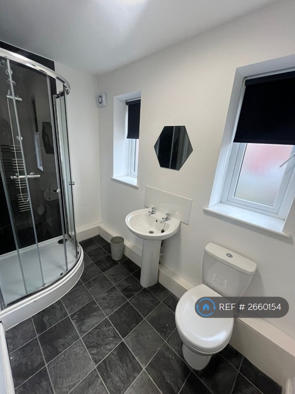 2 bedroom flat in St Helens, St. Helens, WA10 (2 bed) (#2660154)