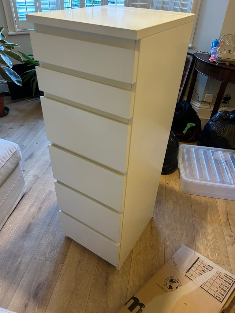 Chest of drawers