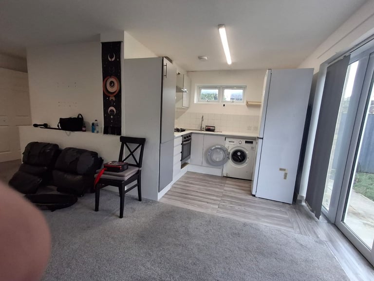 Modern 2-Bedroom Apartment with Garden & Private Parking – E17 