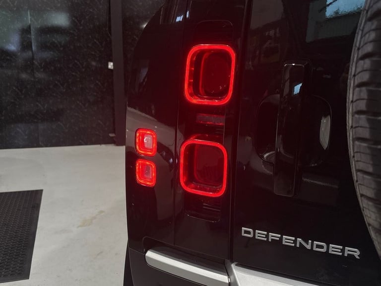 2023 Land Rover Defender 3.0 D250 MHEV SE Hard Top SUV 5dr Diesel Auto 4WD MWB Euro 6 (s/s) (250 ...