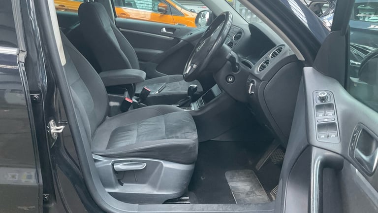 2013 Volkswagen Tiguan 2013 2.0 TDi BlueMotion Tech SE 5dr 4X4  DSG AUTO BLACK SERVICE HISTORY ES...