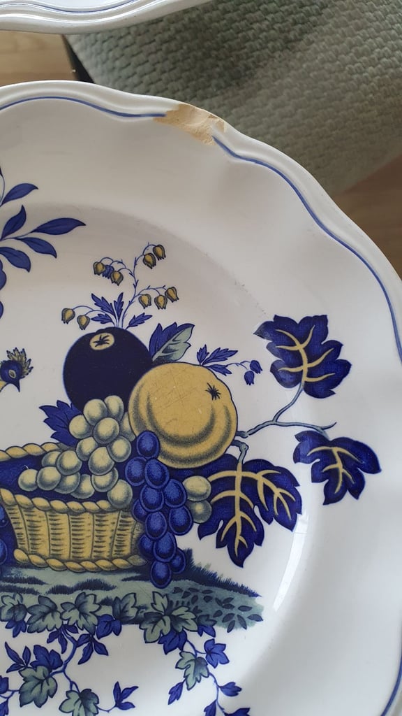 Dinner / Crockery Set - 16 piece (x3 plates chipped)