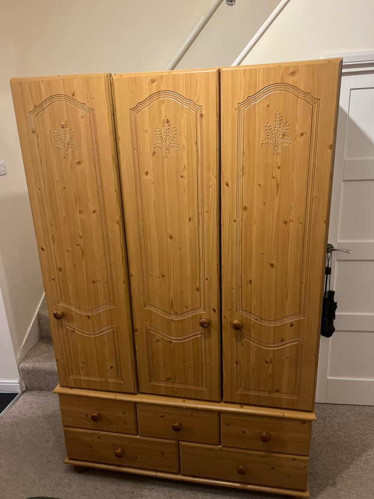 Solid pine 3door wardrobe 