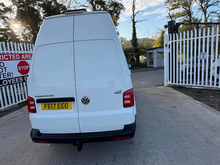 2017 Volkswagen Transporter Transporter T32 Startline TDI BlueMotion Technology 4Motion Camper DI...