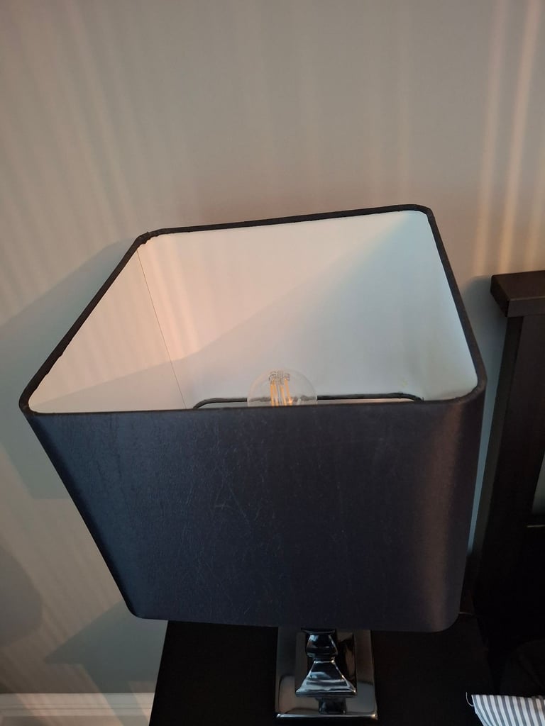 Set of 2 black lamps
