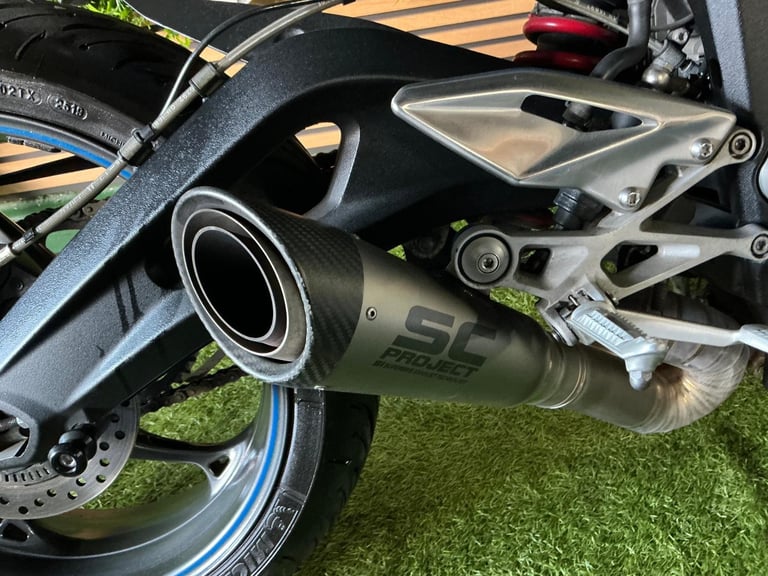 Triumph Street Triple free delivery 