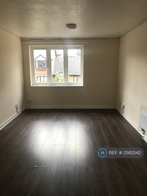 2 bedroom flat in Riverside Close, London, E5 (2 bed) (#2582542)