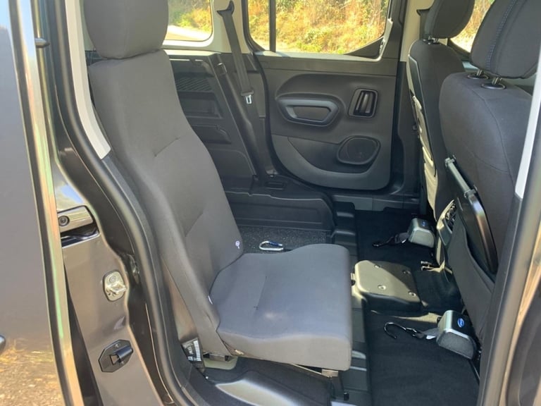 Peugeot Rifter 1.2 PureTech 130 Allure AUTOMTIC WHEELCHAIR ACCESSIBLE VEHICLE