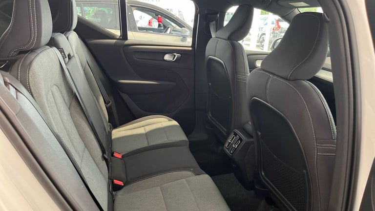 2025 Volvo XC40 Core, B3 Mild hybrid, Petrol ESTATE Petrol/Electric Hybrid Automatic