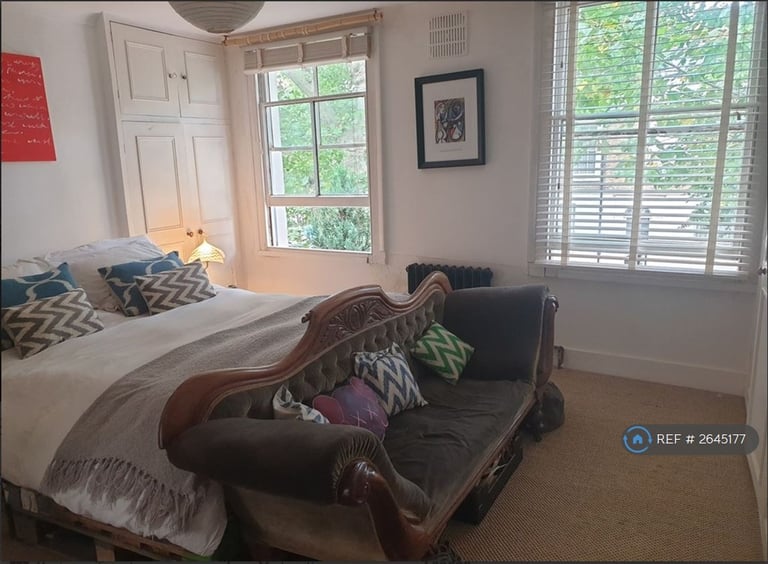 image for 2 bedroom flat in Grosvenor Park, London, SE5 (2 bed) (#2645177)