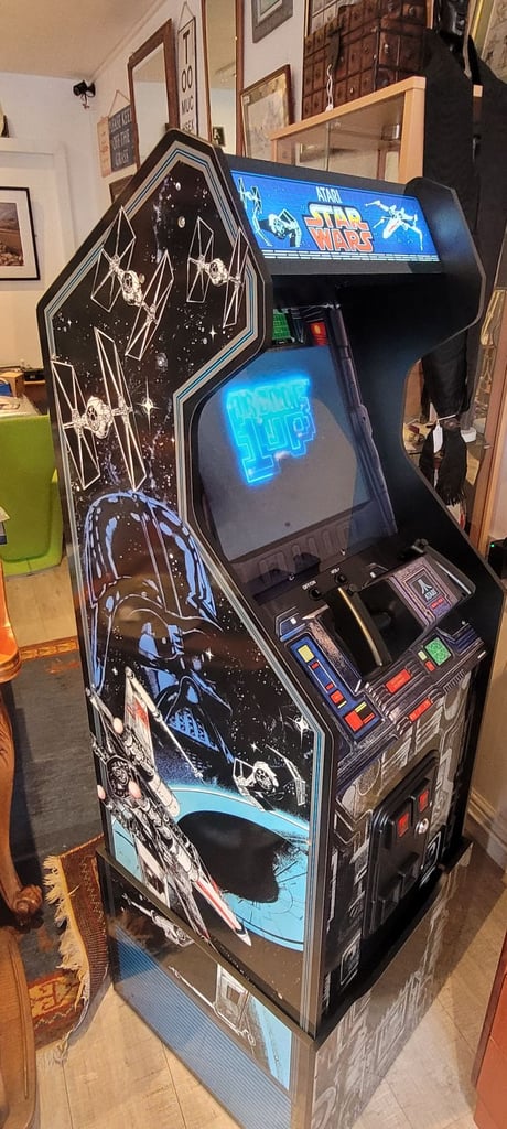 Vintage starwars Arcade machine atari