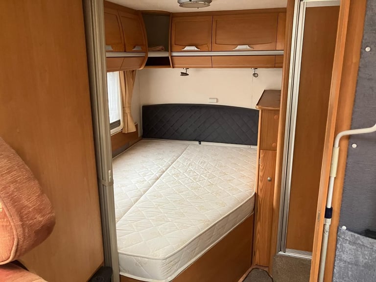 Lunar Fivestar Motorhome Fixed Bed 4 Berth 06’ Renault DCI 120 LWB