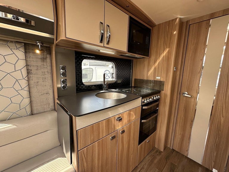 2022 Swift Elegance 850 Fixed Island Bed– 4 Berth Caravan