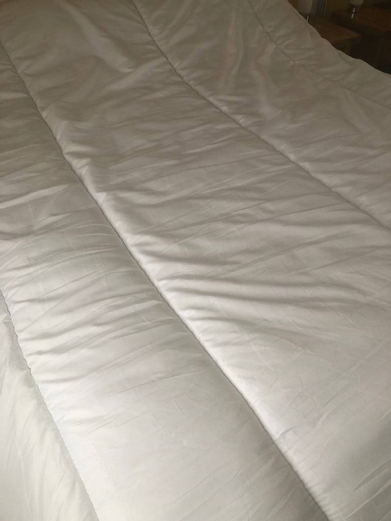 Silentnight Super Snuggly Toasty Warm 13.5 Tog Duvet Kingsize - hardly used (can post)