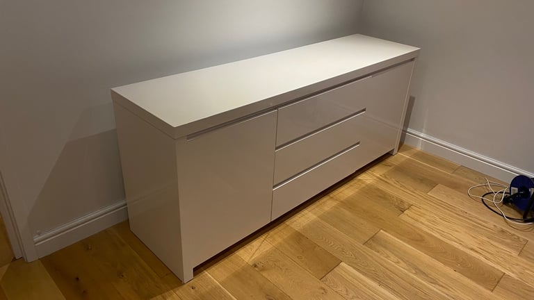 Modern Off-White High Gloss Sideboard – Must Go! £100