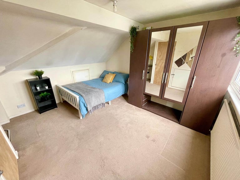 🌈Super Opportunity🌿5 Minutes Walk to Preston Road Station + Garden Access!