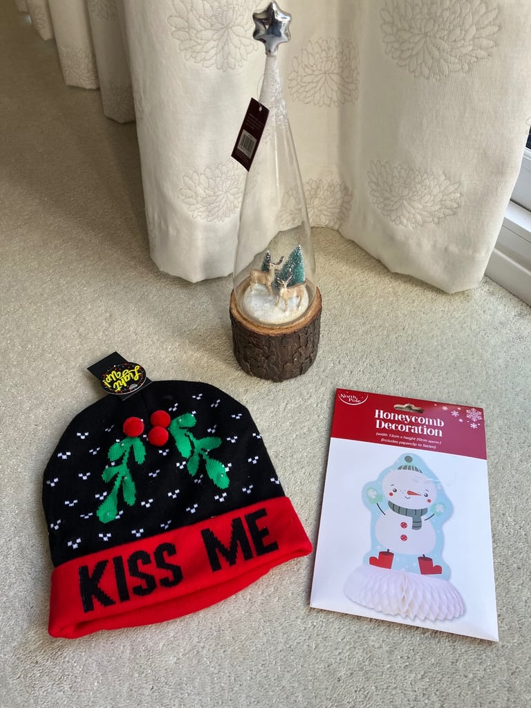 image for Christmas: Glass reindeer table decoration/Kiss me hat/Honeycomb snowman decoration