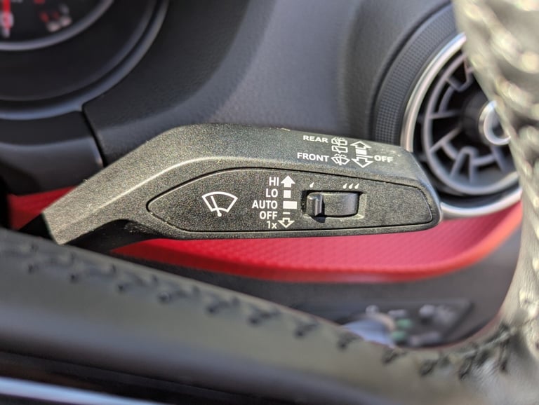 NOV 2018 68 AUDI Q2 SPORT 30 1.0 TFSi 5 DOOR ESTATE * SAT.NAV * A/CON * CRUISE