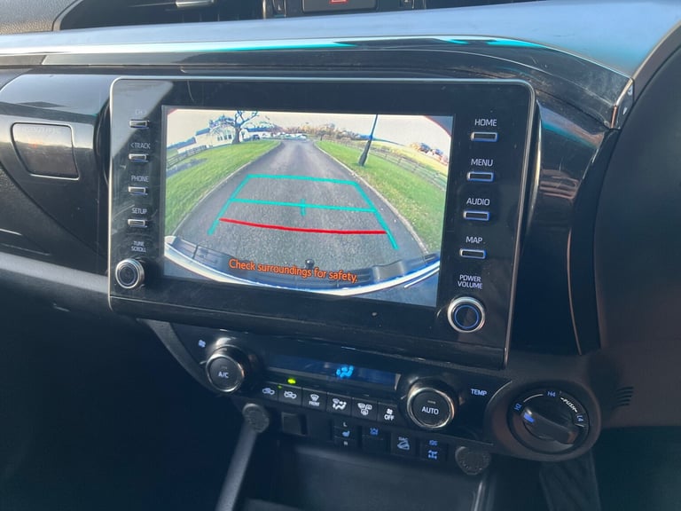 TOYOTA HILUX 2.4 D-4D 150PS INVINCIBLE AUTOMATIC 4X4 PICKUP 71 REG 61,200 MILES