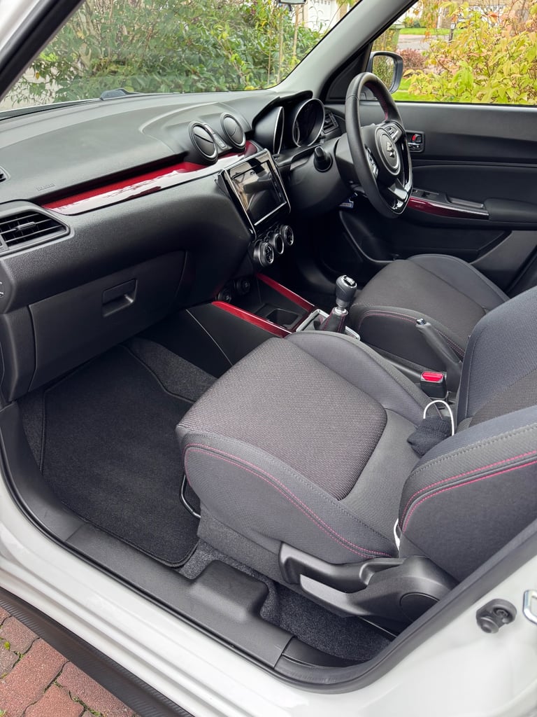 Suzuki, SWIFT, Hatchback, 2018, Manual, 1373 (cc), 5 doors