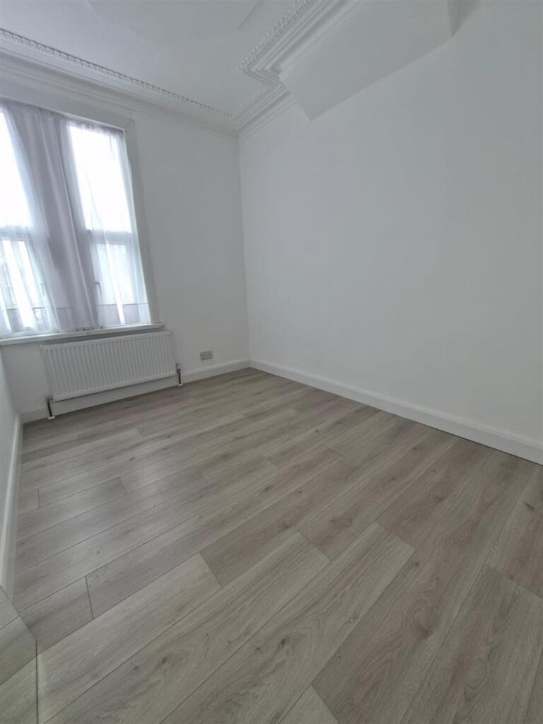 First Floor 1 Bedroom Flat - Lea bridge Road, Leyton E10