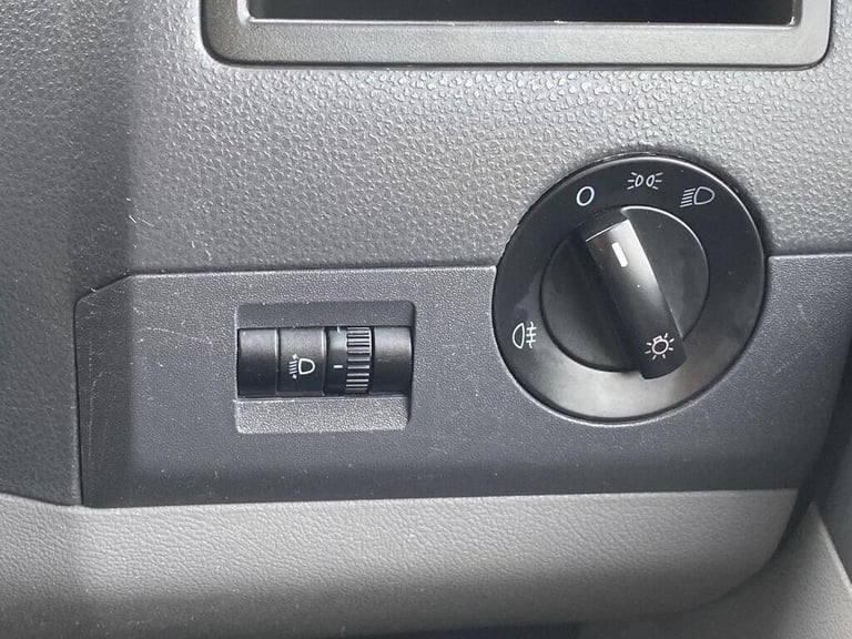 2006 Volkswagen Transporter 2.5 TDi T32 REAR LONGUE-5 BELTS-20 inch ALLOYS-PRIVATE PLATE MOTORHOM...