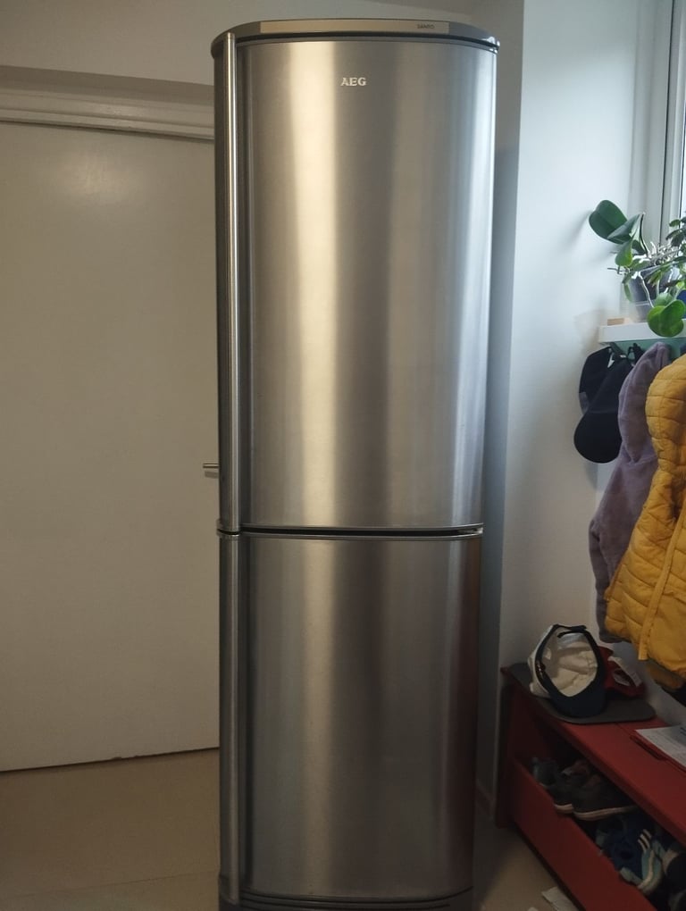 AEG S75388KG Freestanding Frost Free Fridge Freezer