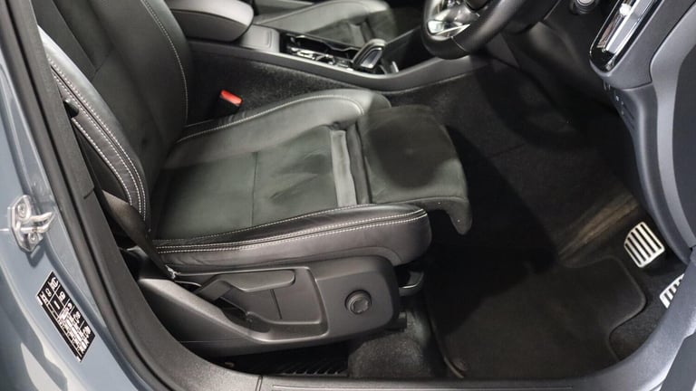  Volvo XC40 T3 R-Design (Lounge Pack, Sunroof, Harman Kardon, 360 Camera, BLIS) Petrol Automatic
