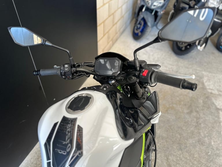 STUNNING ONE OWNER 2021/21 KAWASAKI Z900 MOTORCYCLE 