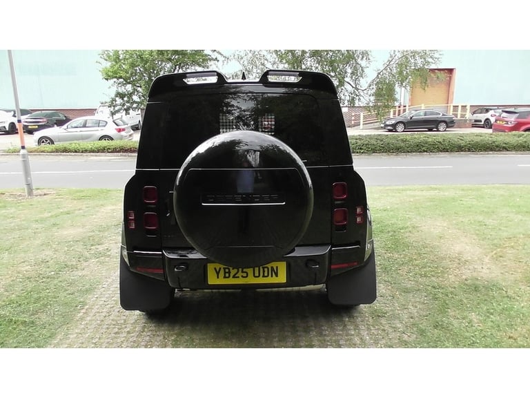 2025 Land Rover Defender 90 D250 MHEV X-Dynamic SE SUV Diesel Automatic